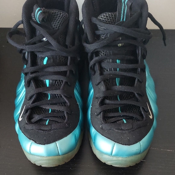 Nike Foamposite Pro in Aqua and Black - Picture 2 of 6